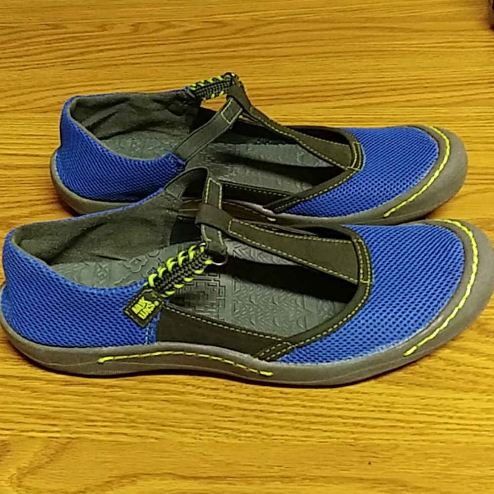 Muk luks Samantha women's slip-on size 9